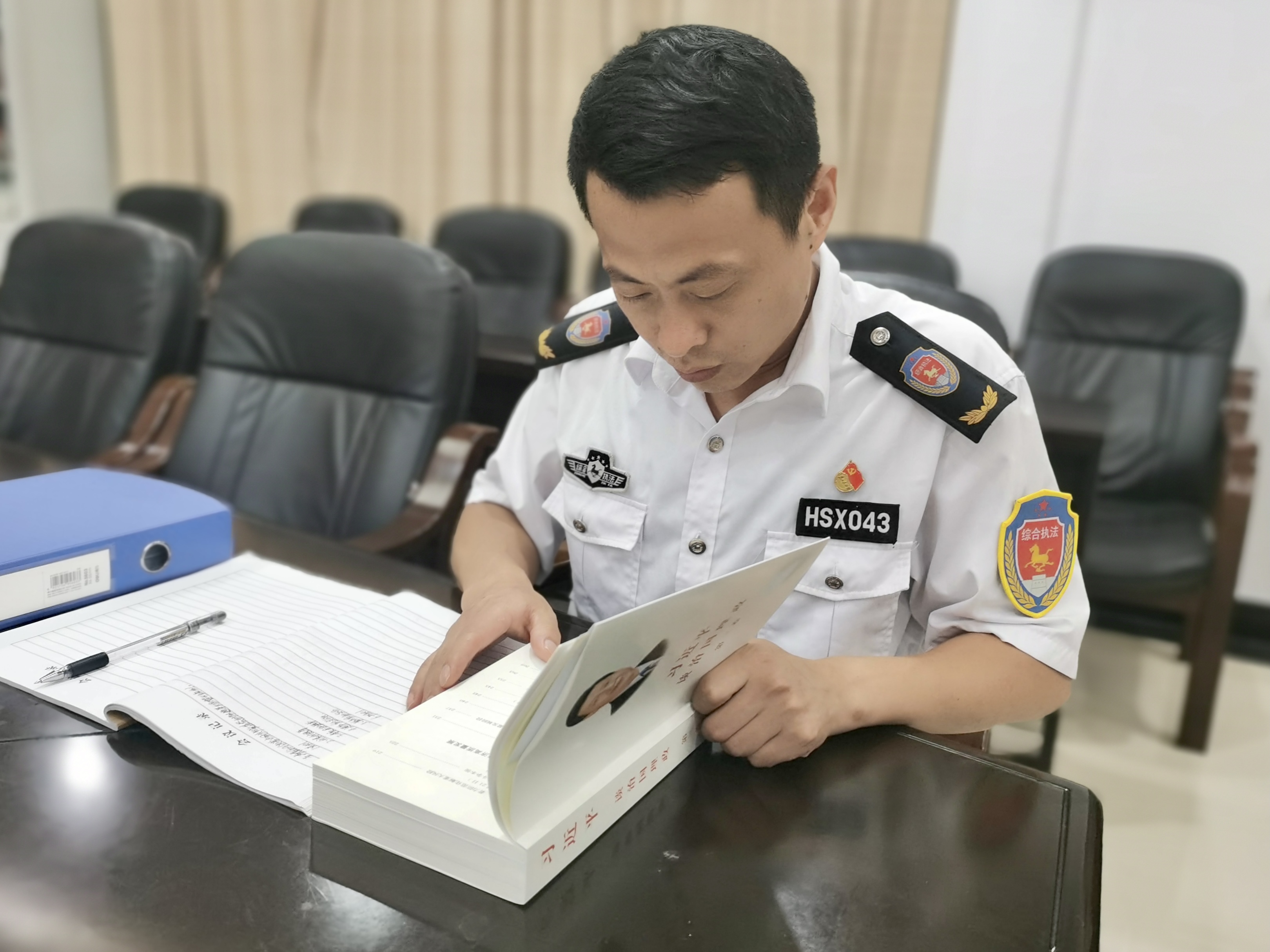 2堅持每天學習的查袁鋼.jpg